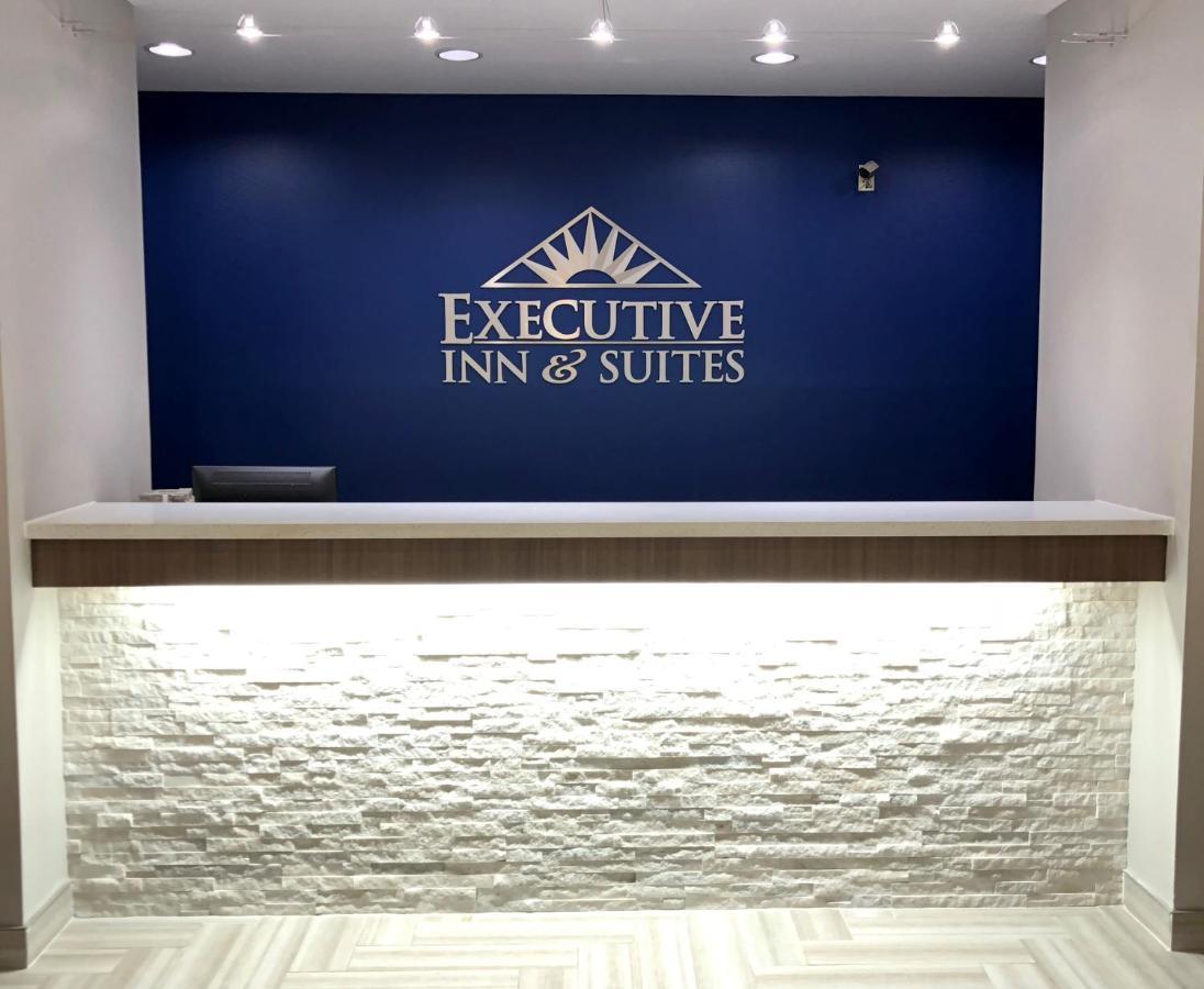 Executive Inn And Suites Joaquin Exteriér fotografie