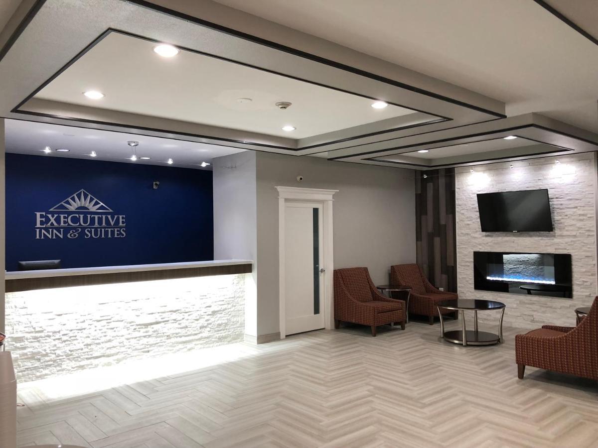 Executive Inn And Suites Joaquin Exteriér fotografie