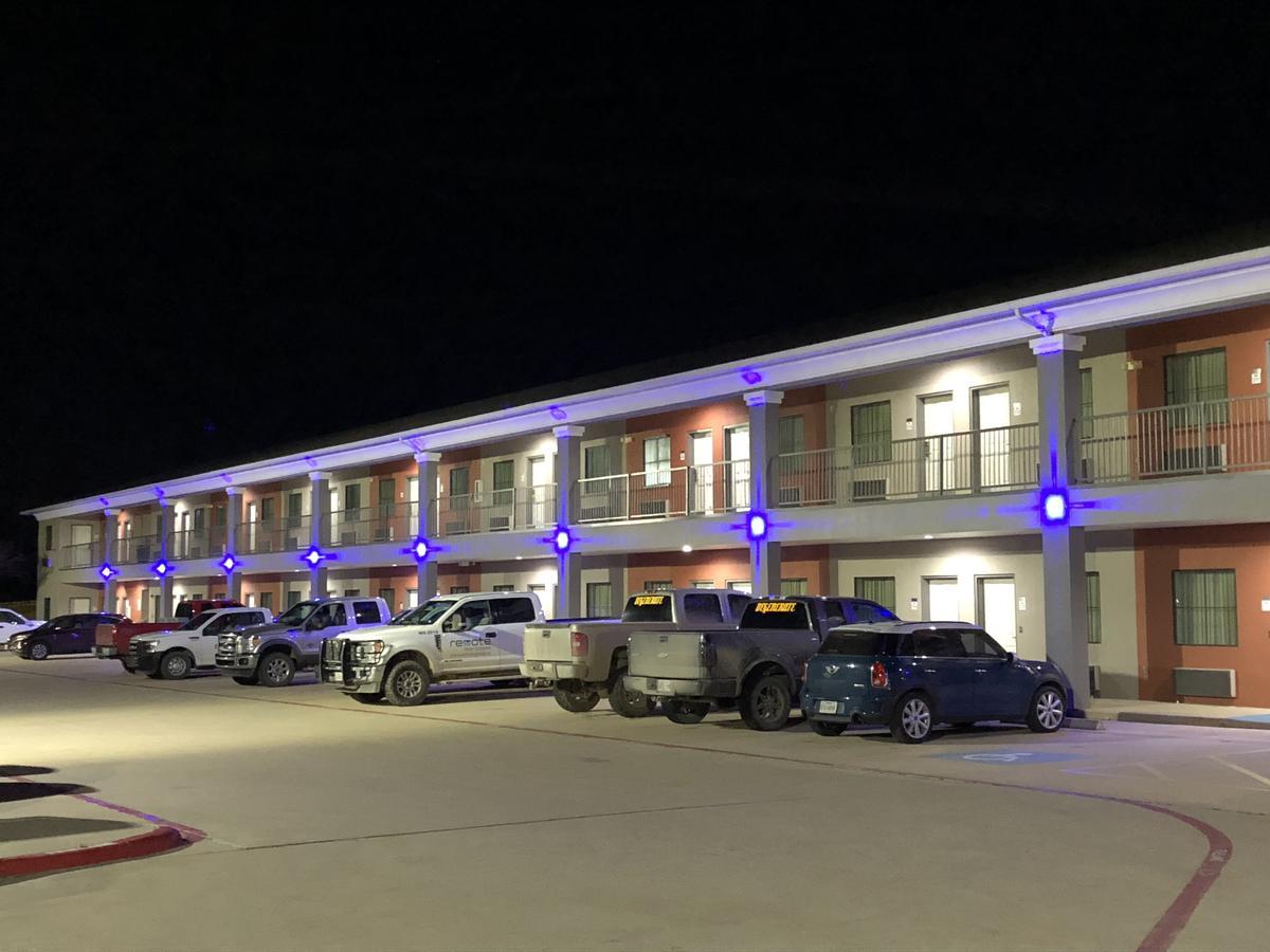 Executive Inn And Suites Joaquin Exteriér fotografie